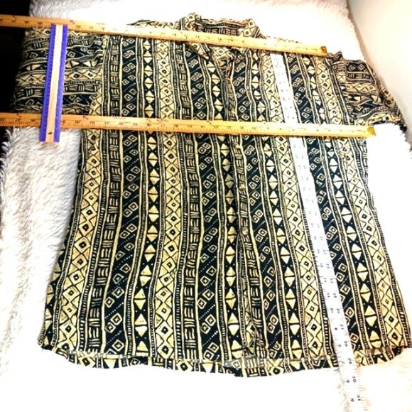 Vintage 90s TRIBES FROM LAND OF THE BRAVE Black Tan Geometric Men's L Shirt..... - Picture 8 of 9